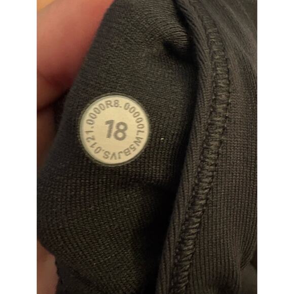 Women’s Lululemon size 18 matte black leggings - Picture 3 of 3
